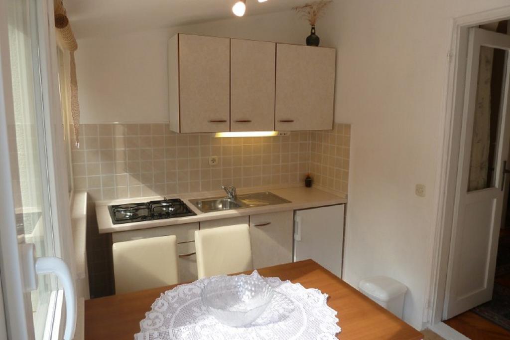Apartments Indira Loviste Phòng bức ảnh