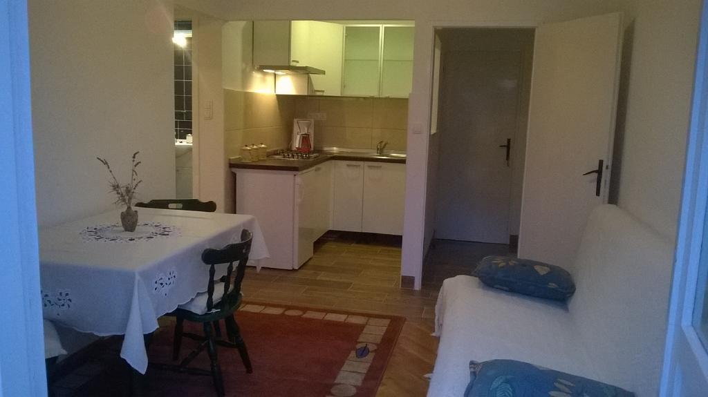 Apartments Indira Loviste Phòng bức ảnh