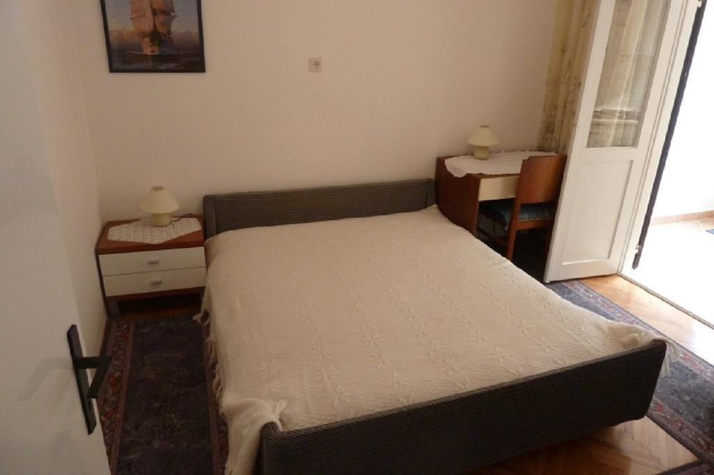 Apartments Indira Loviste Phòng bức ảnh