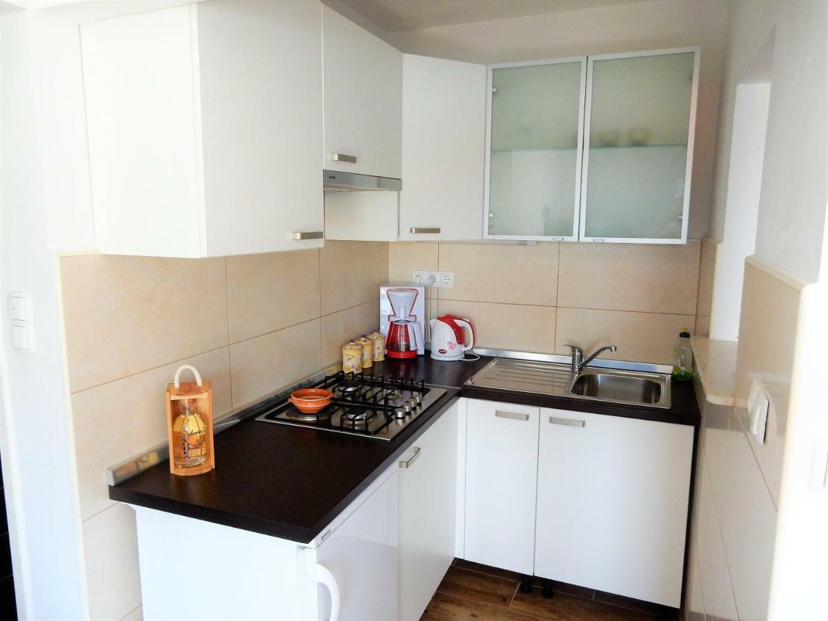 Apartments Indira Loviste Ngoại thất bức ảnh