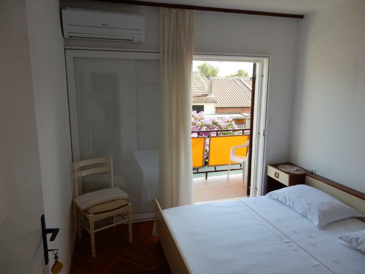 Apartments Indira Loviste Ngoại thất bức ảnh