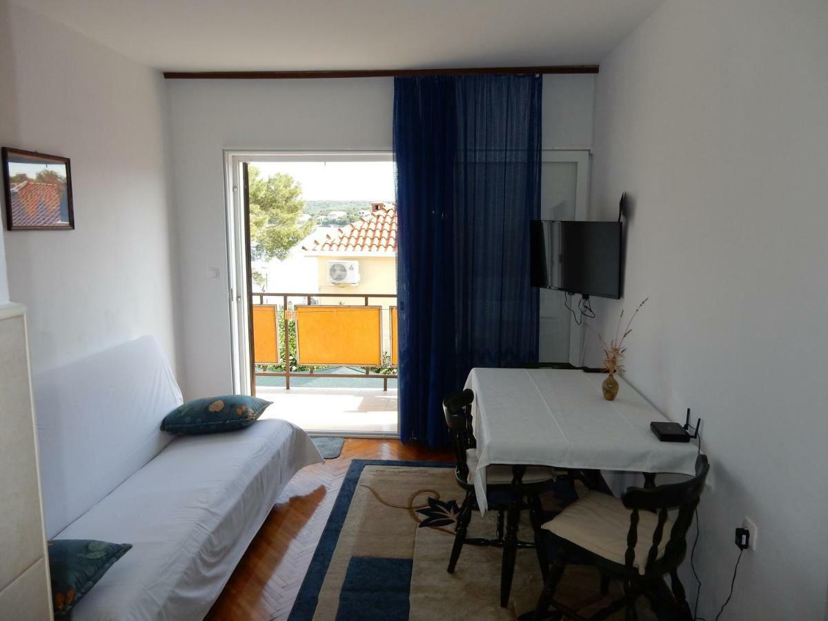 Apartments Indira Loviste Ngoại thất bức ảnh