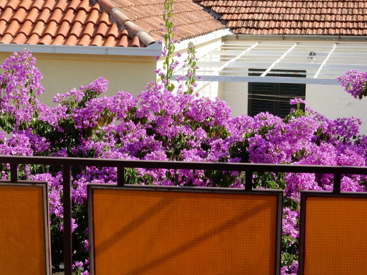Apartments Indira Loviste Ngoại thất bức ảnh