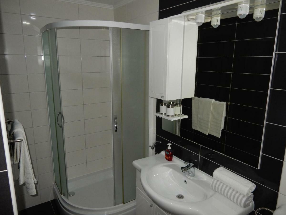 Apartments Indira Loviste Ngoại thất bức ảnh